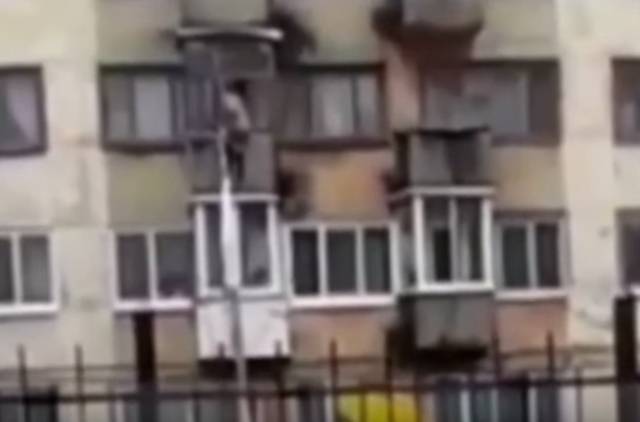 Jovem tenta vender virgindade, muda de ideia e se fere ao tentar fugir