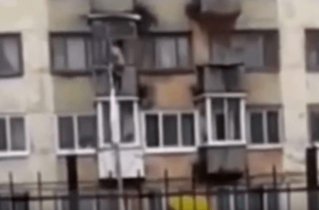 Jovem tenta vender virgindade, muda de ideia e se fere ao tentar fugir