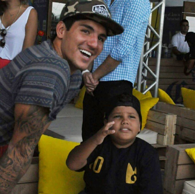 Garoto que encantou Medina disputará o Mundial de Surfe Adaptado