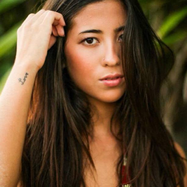 Namorada de Gabriel Medina, Tayn&aacute; Hanada &eacute; modelo