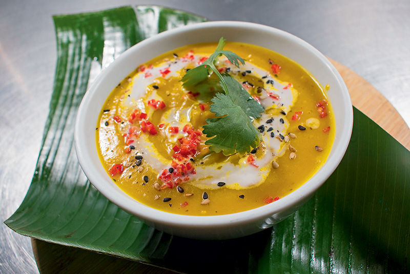 Creme de abóbora com gengibre e leite de coco Creme de abóbora com gengibre e leite de coco