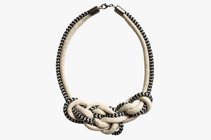 Colar feito de corda Colar feito de corda