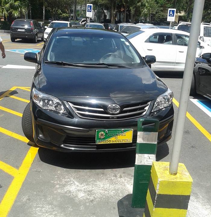 Carro Marta Suplicy - Shopping Eldorado - Vaga Deficiente - Foto Ralf Zietemann