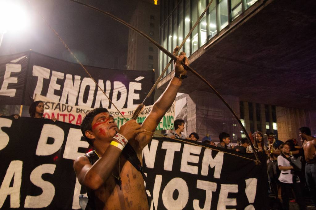 Indígenas realizam protesto na Avenida Paulista