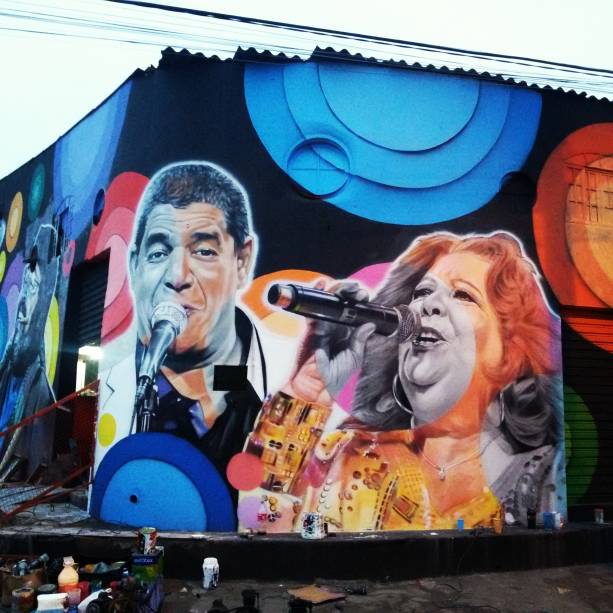 O mural em uma casa de shows na cidade de Tabo&atilde;o da Serra