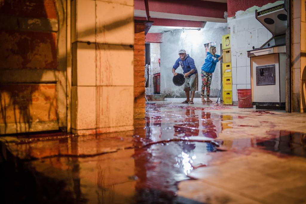 ‘Nunca ouvi tanto tiro na vida”, diz filho de vítima de chacina
