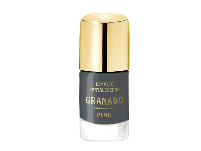 Esmalte, cor rainha Victoria, da Granado. Enriquecido com vitamina E, c&aacute;lcio e prote&iacute;na da seda, o esmalte fortalece as unhas, deixando-as saud&aacute;veis e protegidas, al&eacute;m de evitar a quebra e descama&ccedil;&atilde;o. N&atilde;o cont&eacute;m tolueno, parabenos, formalde&iacute;do, c&acirc;nfora e DBP, ingredientes que podem causar alergia e o ressecamento das unhas. Produto de alta cobertura com brilho extra e secagem r&aacute;pida. Pre&ccedil;o: 21 reais.
