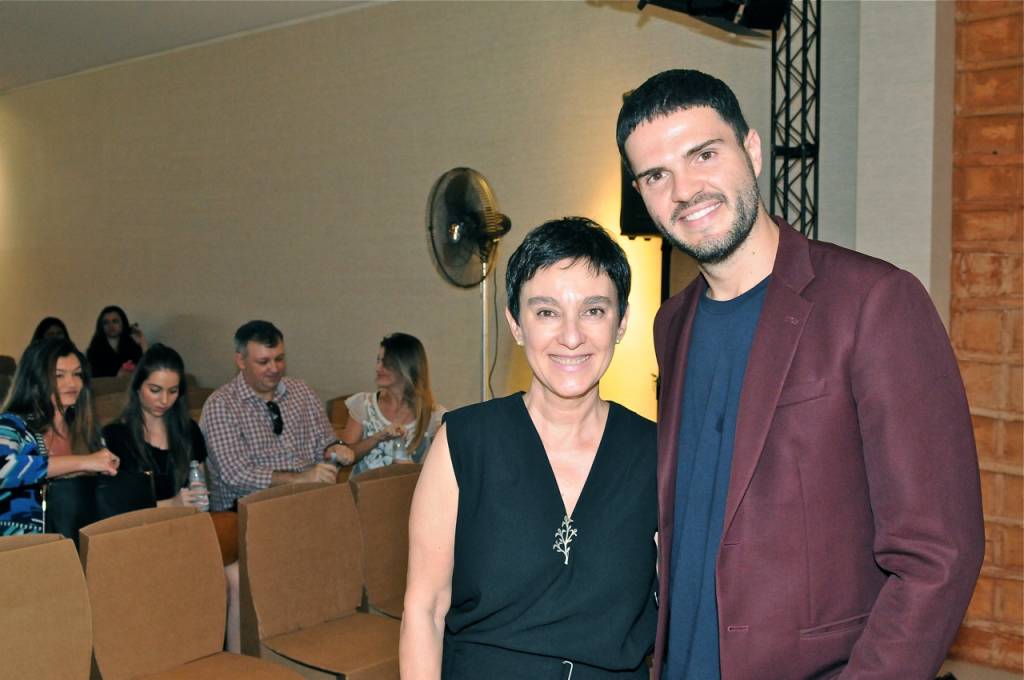 Lívia Pedreira, da Casa Cor, e Guto Requena, designer e palestrante na DW! Lívia Pedreira, da Casa Cor, e Guto Requena, designer e palestrante na DW!