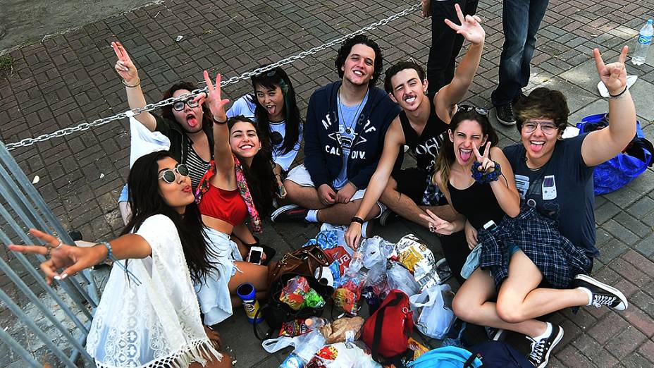 	Anima&ccedil;&atilde;o antes do in&iacute;cio do Lollapalooza: atra&ccedil;&atilde;o Marina and The Diamonds foi a &uacute;nica cancelada at&eacute; o momento