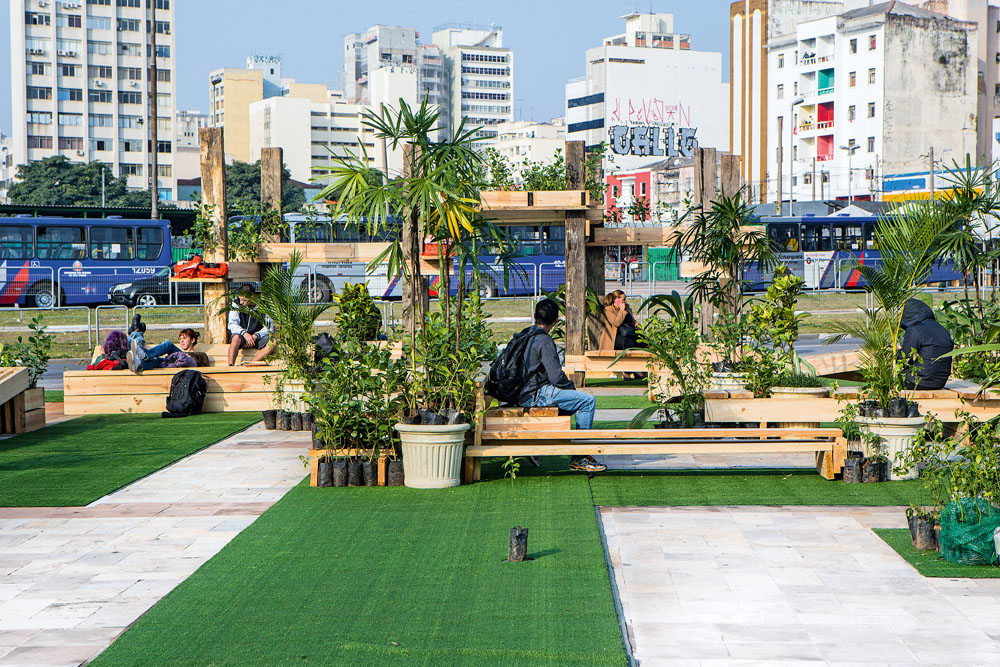 Prefeitura começa projeto de instalar mobiliário no Largo da Batata