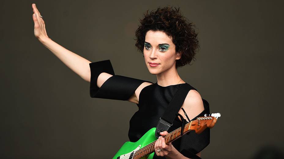 	A cantora americana&nbsp;Annie Clark, mais conhecida pelo nome art&iacute;stico St. Vincent, subiu ao palco no primeiro dia do Lollapalooza 2015