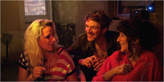 Party Girl: filme foi inspirado na história da mãe do diretor Samuel Theis Party Girl: filme foi inspirado na história da mãe do diretor Samuel Theis