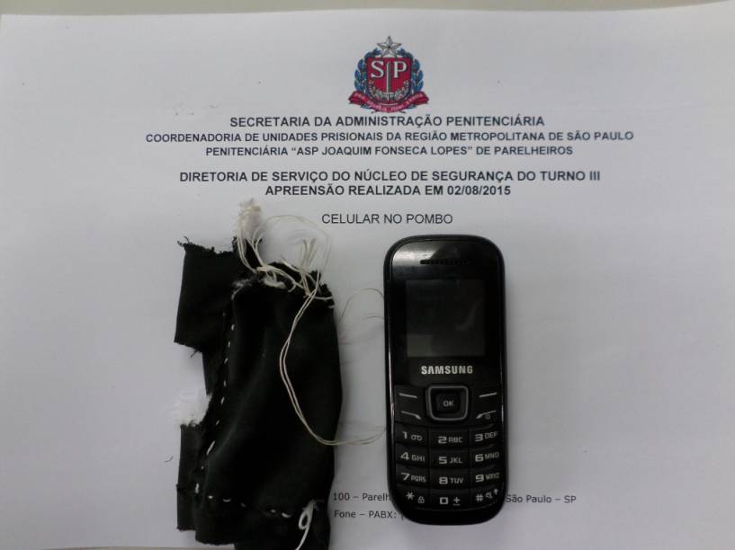 Roupa de retalhos: celular estava amarrado Roupa de retalhos: celular estava amarrado