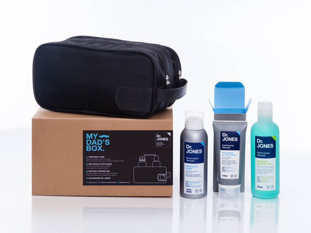 Nécessaire com espuma de barbear, gel pós-barba e xampu com efeito refrescante: R$ 149,00. Dr. Jones para Mens Market Nécessaire com espuma de barbear, gel pós-barba e xampu com efeito refrescante: R$ 149,00. Dr. Jones para Mens Market