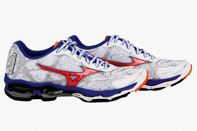 Tenis de corrida Mizuno Wave Creation 16: R$ 499,90 o par.World Tennis