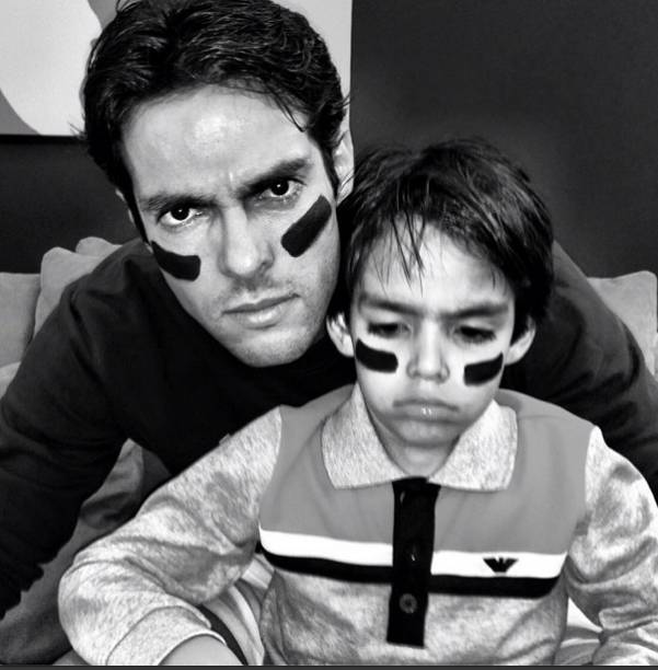 Kak&aacute; e o filho prontos para o Superbowl, final do campeonato de futebol americano