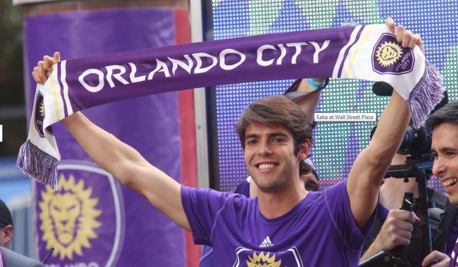 Kak&aacute; com a camisa do Orlando City: sal&aacute;rio anual de 7,1 milh&otilde;es de d&oacute;lares