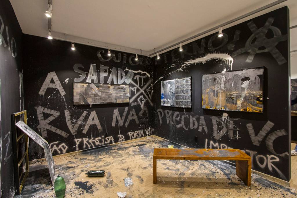 Galeria Crivo na ter&ccedil;a (21), depois da invas&atilde;o
