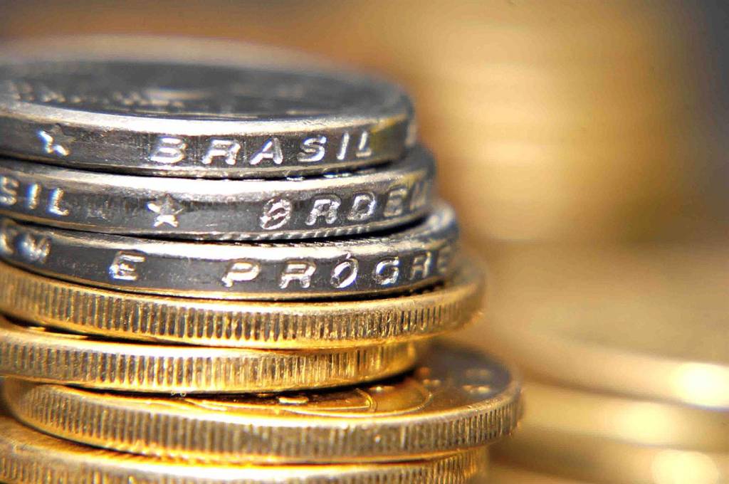 Bolsa cai mais de 12% e começa semana com novo circuit breaker