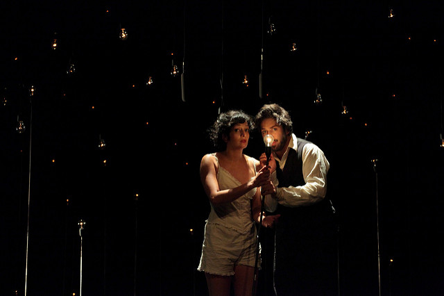 Branco: direção do ítalo-suíço Daniele Finzi Pasca Branco: direção do ítalo-suíço Daniele Finzi Pasca