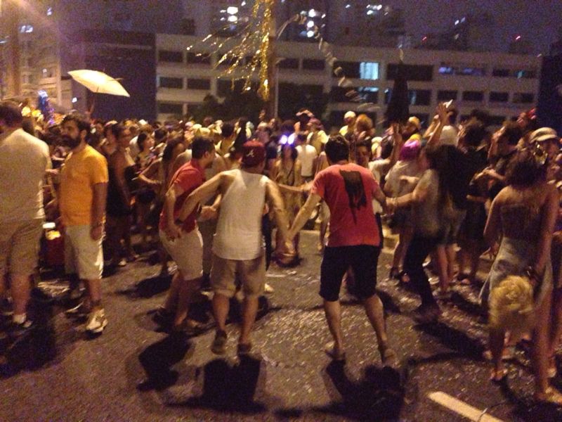 Bloco Agora Vai agita o Minhocão durante o Carnaval Bloco Agora Vai agita o Minhocão durante o Carnaval