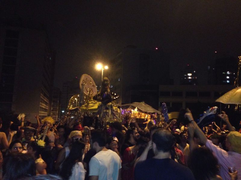 Bloco Agora Vai agita o Minhocão durante o Carnaval Bloco Agora Vai agita o Minhocão durante o Carnaval