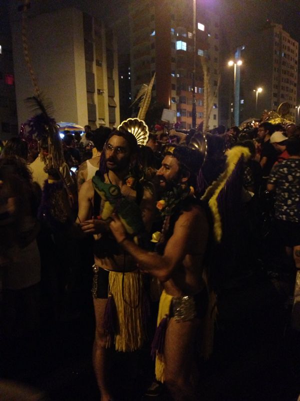 Bloco Agora Vai agita o Minhocão durante o Carnaval Bloco Agora Vai agita o Minhocão durante o Carnaval