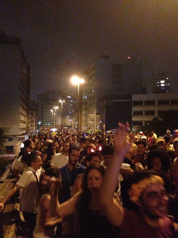 Bloco Agora Vai agita o Minhocão durante o Carnaval Bloco Agora Vai agita o Minhocão durante o Carnaval