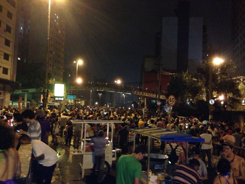 Bloco Agora Vai agita o Minhocão durante o Carnaval Bloco Agora Vai agita o Minhocão durante o Carnaval