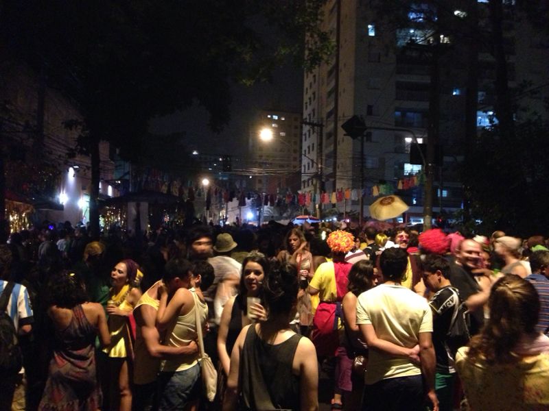 Bloco Agora Vai agita o Minhocão durante o Carnaval Bloco Agora Vai agita o Minhocão durante o Carnaval