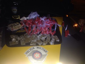 Homem é preso transportando mais de mil porções de droga em ônibus