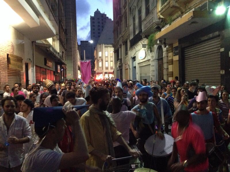 Bloco Lambuza desfila pelas ruas da cidade nesta segunda (3) Bloco Lambuza desfila pelas ruas da cidade nesta segunda (3)