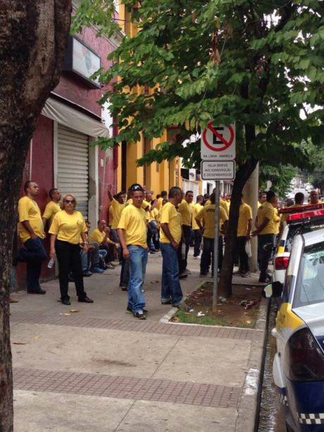 Bloco Esfarrapado: 150 pessoas na equipe de apoio Bloco Esfarrapado: 150 pessoas na equipe de apoio