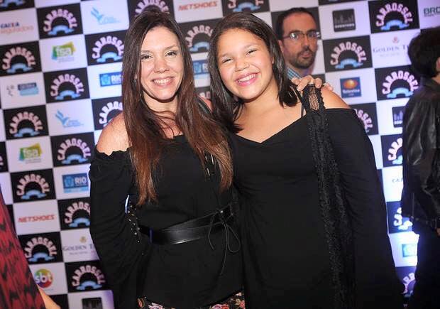 Filha da cantora Simony, Aysha Benelli é a Laura (menina romântica). Idade: 12 anos. Cachê: 8 000 reais Filha da cantora Simony, Aysha Benelli é a Laura (menina romântica). Idade: 12 anos. Cachê: 8 000 reais