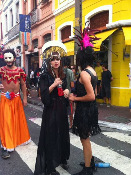 A atriz Mel Lisboa desfila com o bloco Cordão do Triunfo, na região da Cracolândia A atriz Mel Lisboa desfila com o bloco Cordão do Triunfo, na região da Cracolândia