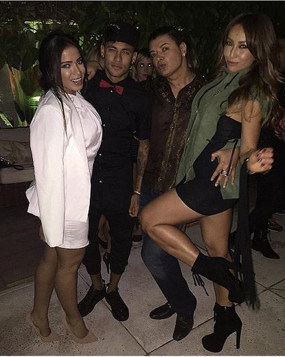 Anitta, Neymar, David Brazil e Sabrina na festa no sábado (4) Anitta, Neymar, David Brazil e Sabrina na festa no sábado (4)