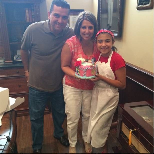Com a filha Sofia, que fez bolo para comemorar o anivers&aacute;rio da tia