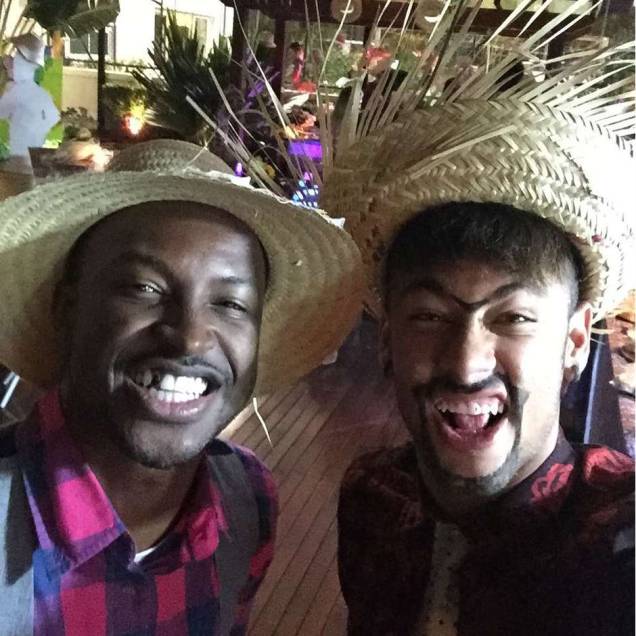 Neymar com o amigo Thiaguinho Neymar com o amigo Thiaguinho