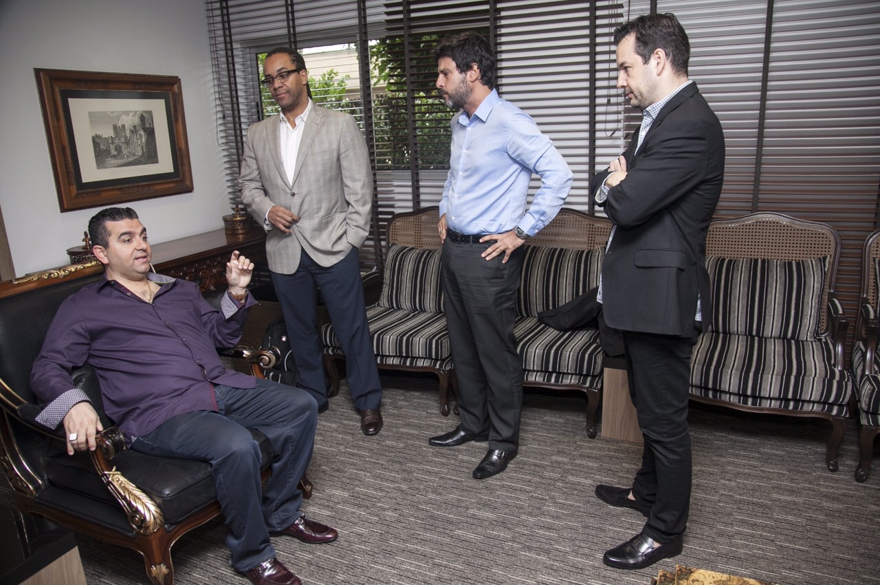 Reuni&atilde;o dos executivos em fevereiro. Buddy assinou contrato com a Record minutos antes de sua apresenta&ccedil;&atilde;o como astro da nova programa&ccedil;&atilde;o da emissora