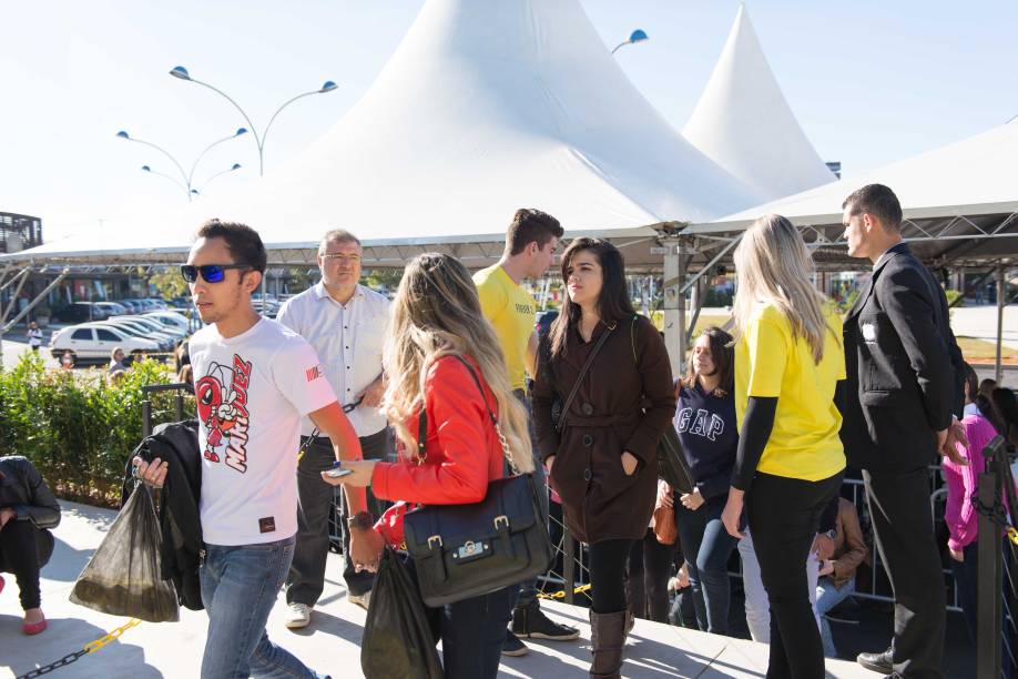 Outlet Forever 21: os portões foram abertos às 8h Outlet Forever 21: os portões foram abertos às 8h