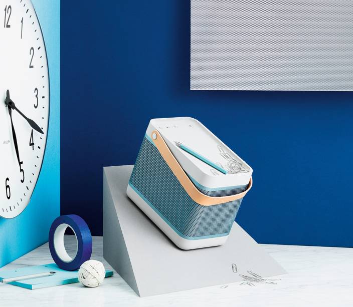 A caixa de som portátil Beolit: versão moderna de um clássico da marca, criado em 1930 A caixa de som portátil Beolit: versão moderna de um clássico da marca, criado em 1930