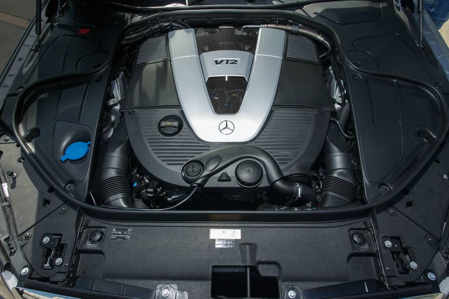 O V12 biturbo com 530 cv: rea&ccedil;&atilde;o instant&acirc;neae vigorosa ao acelerar