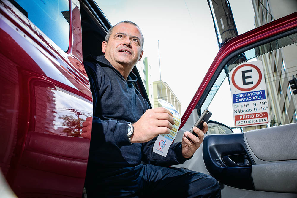 Apps para comprar créditos de Zona Azul têm alta adesão de motoristas