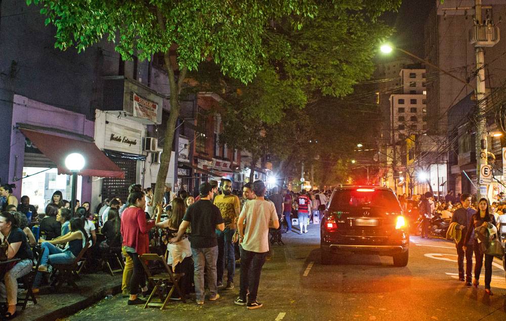 Bares entre a Alameda Santos e a Consolação tiram o sono de moradores