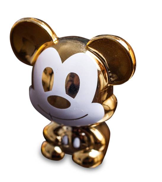 	Mickey dourado: pe&ccedil;a chega a valer 80 reais na cota&ccedil;&atilde;o informal do mercado