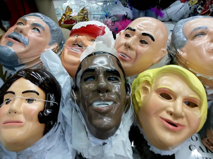 Festas e Fantasias: m&aacute;scaras de pol&iacute;ticos s&atilde;o sucessos de vendas&nbsp;(de R$ 12,00 a R$ 20,00)