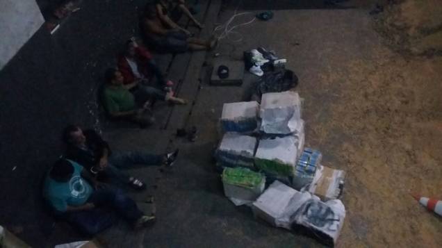 Doze homens foram presos em flagrante Doze homens foram presos em flagrante