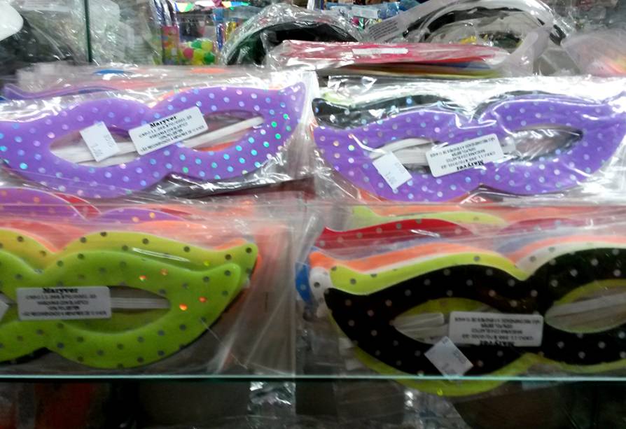 Festas e Fantasias: m&aacute;scaras tradicionais (R$ 1,00 cada)