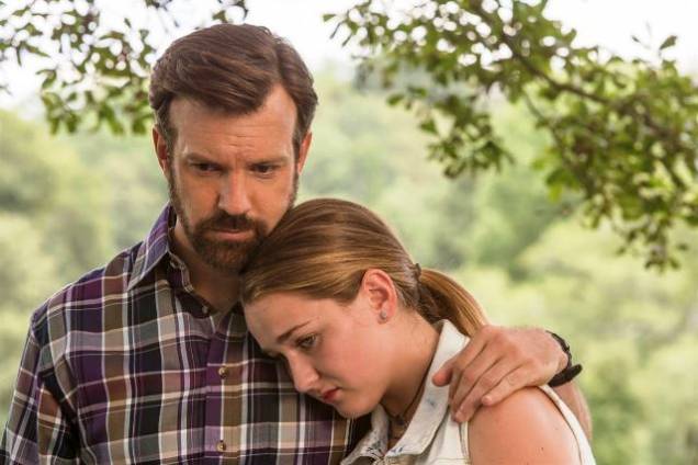 Bradley (Jason Sudeikis), pai solteiro com uma filha adolescente Bradley (Jason Sudeikis), pai solteiro com uma filha adolescente