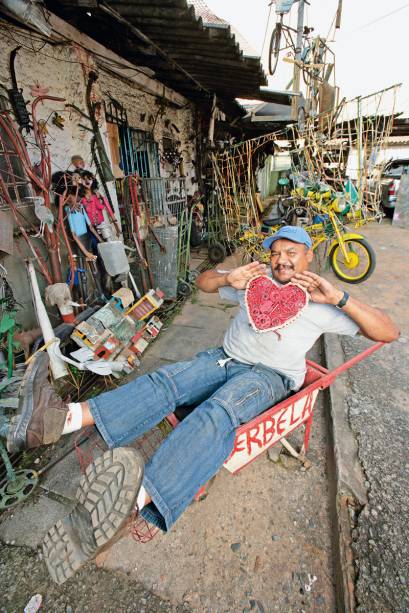 O artista plástico Berbela: o coração, símbolo da trama, é a obra mais procurada O artista plástico Berbela: o coração, símbolo da trama, é a obra mais procurada